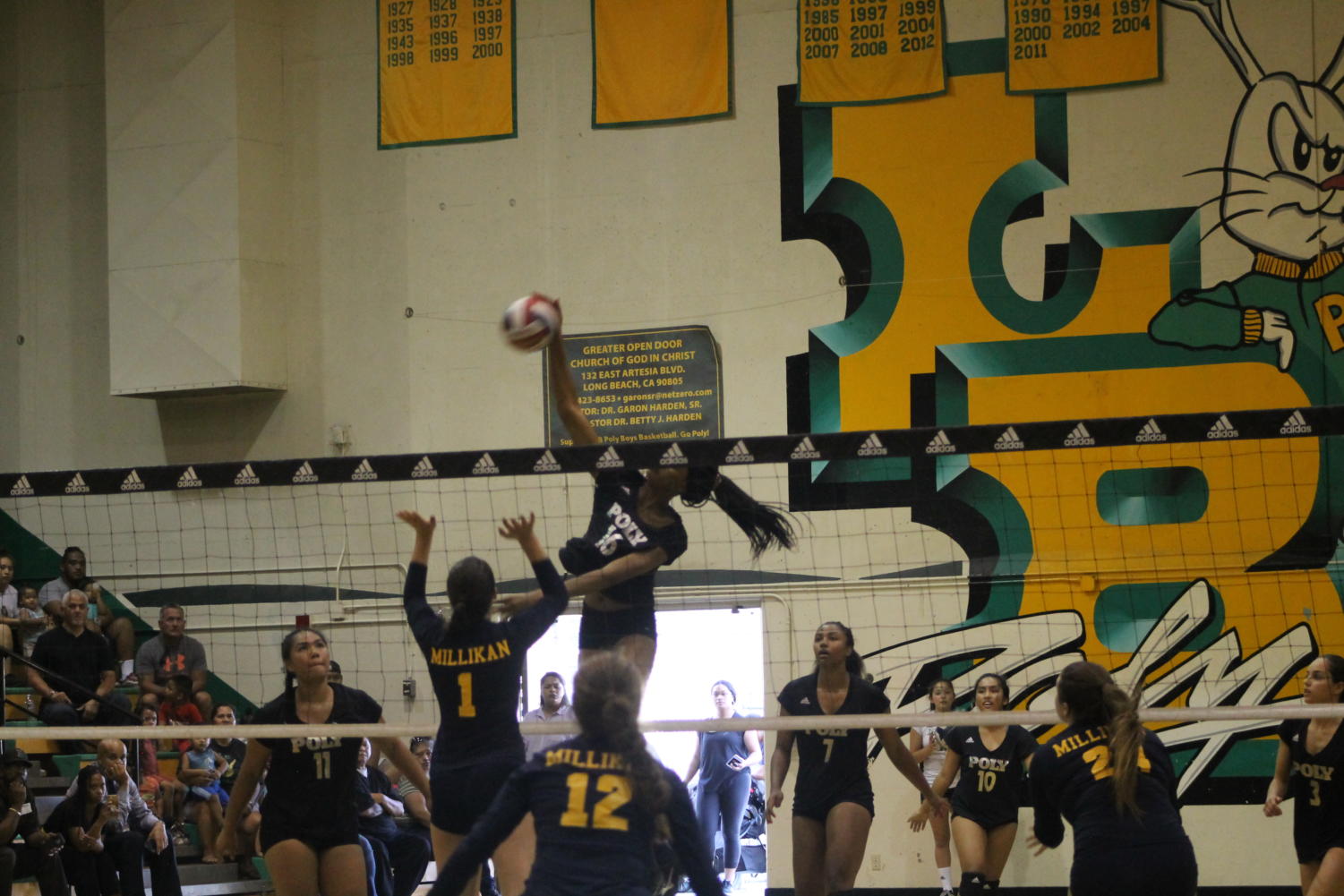 Girls Volleyball Pictures v. Millikan